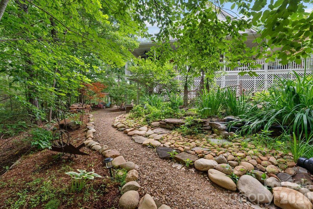175 Green Hills Road — Mill Spring