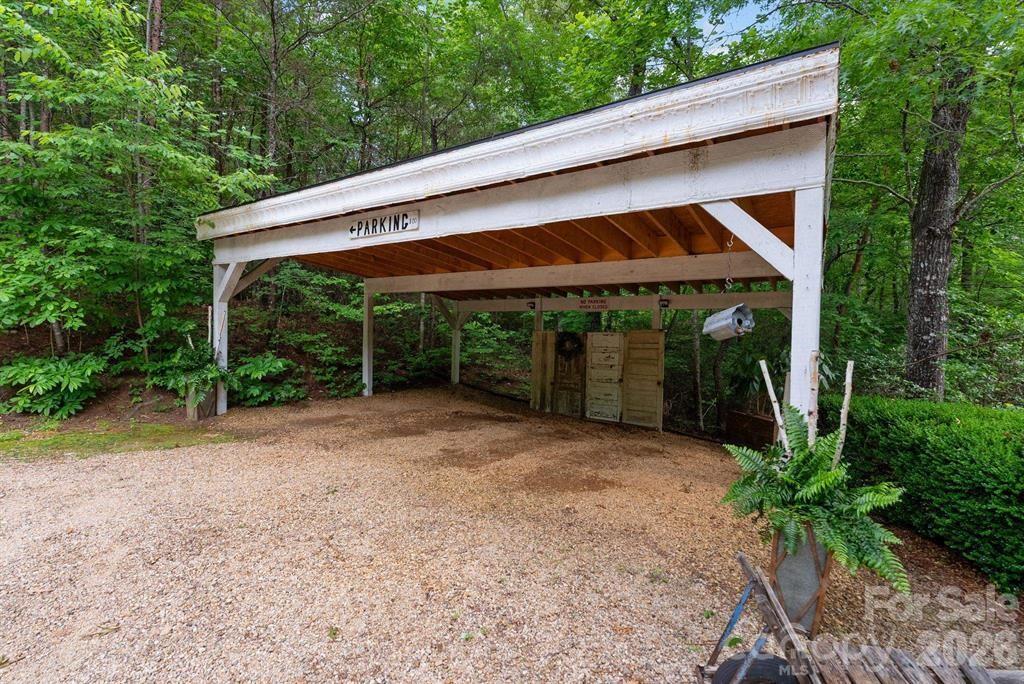 175 Green Hills Road — Mill Spring