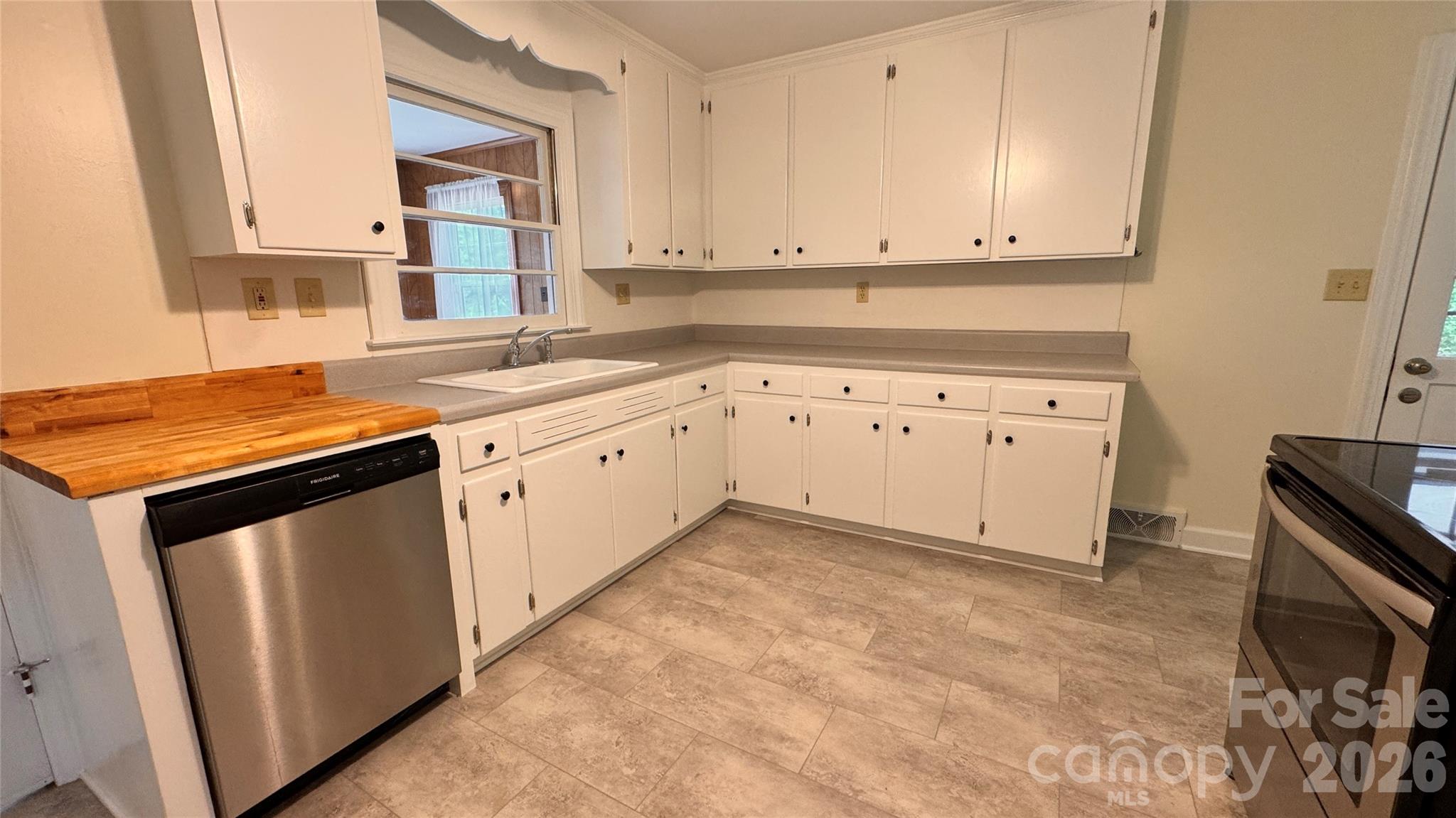 690 Brookdale Drive — Statesville