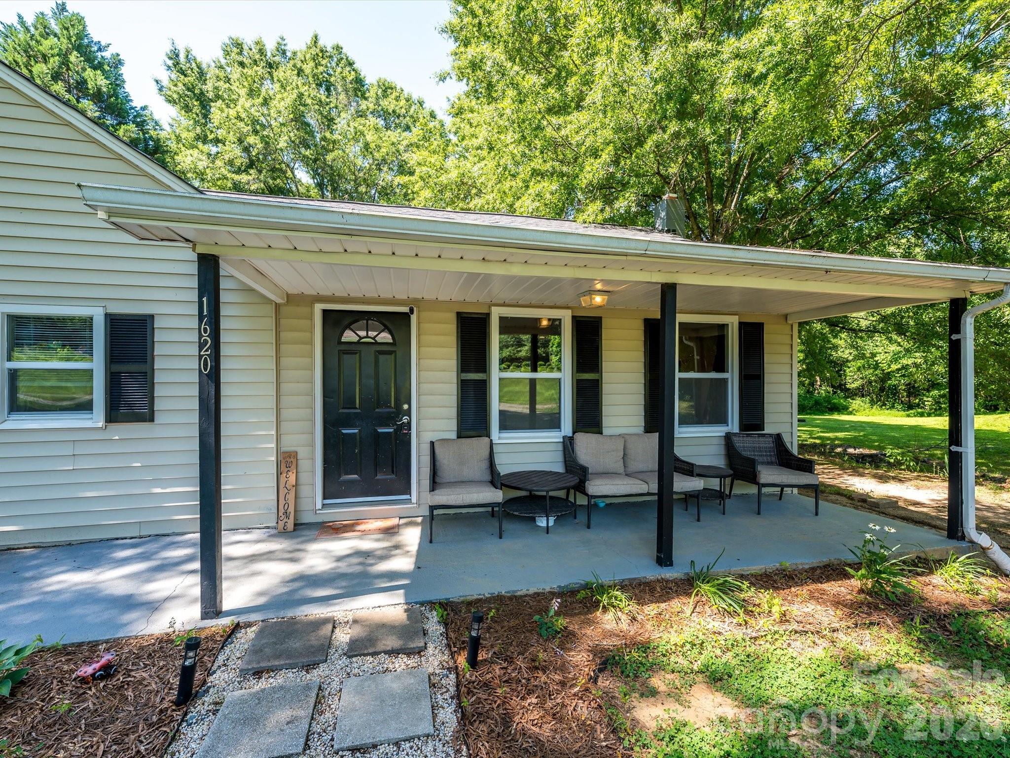 1620 Blueberry Street — Mount Pleasant