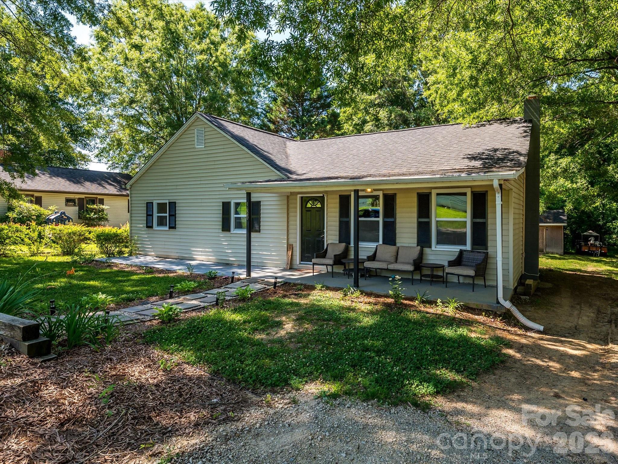 1620 Blueberry Street — Mount Pleasant