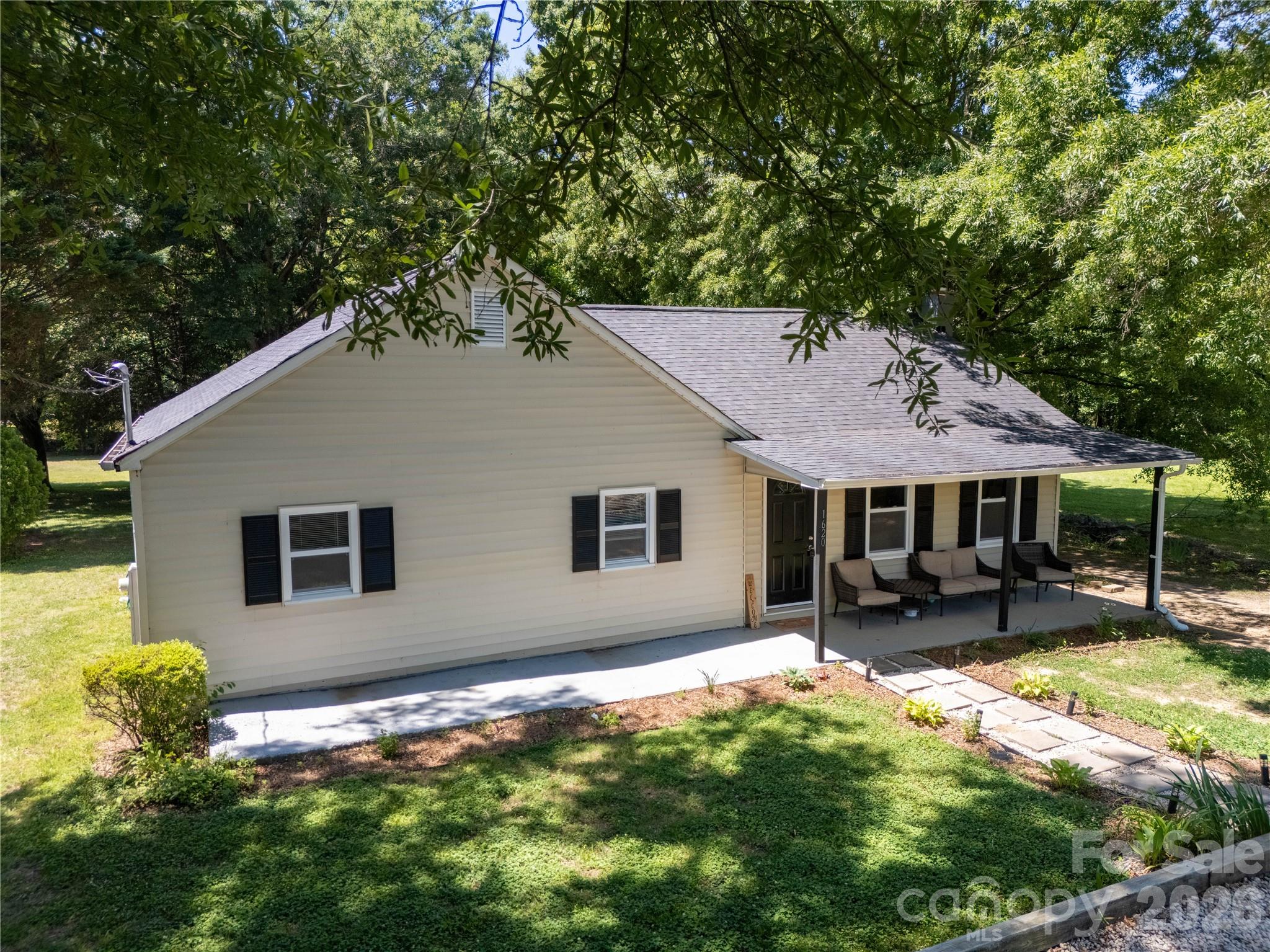 1620 Blueberry Street — Mount Pleasant