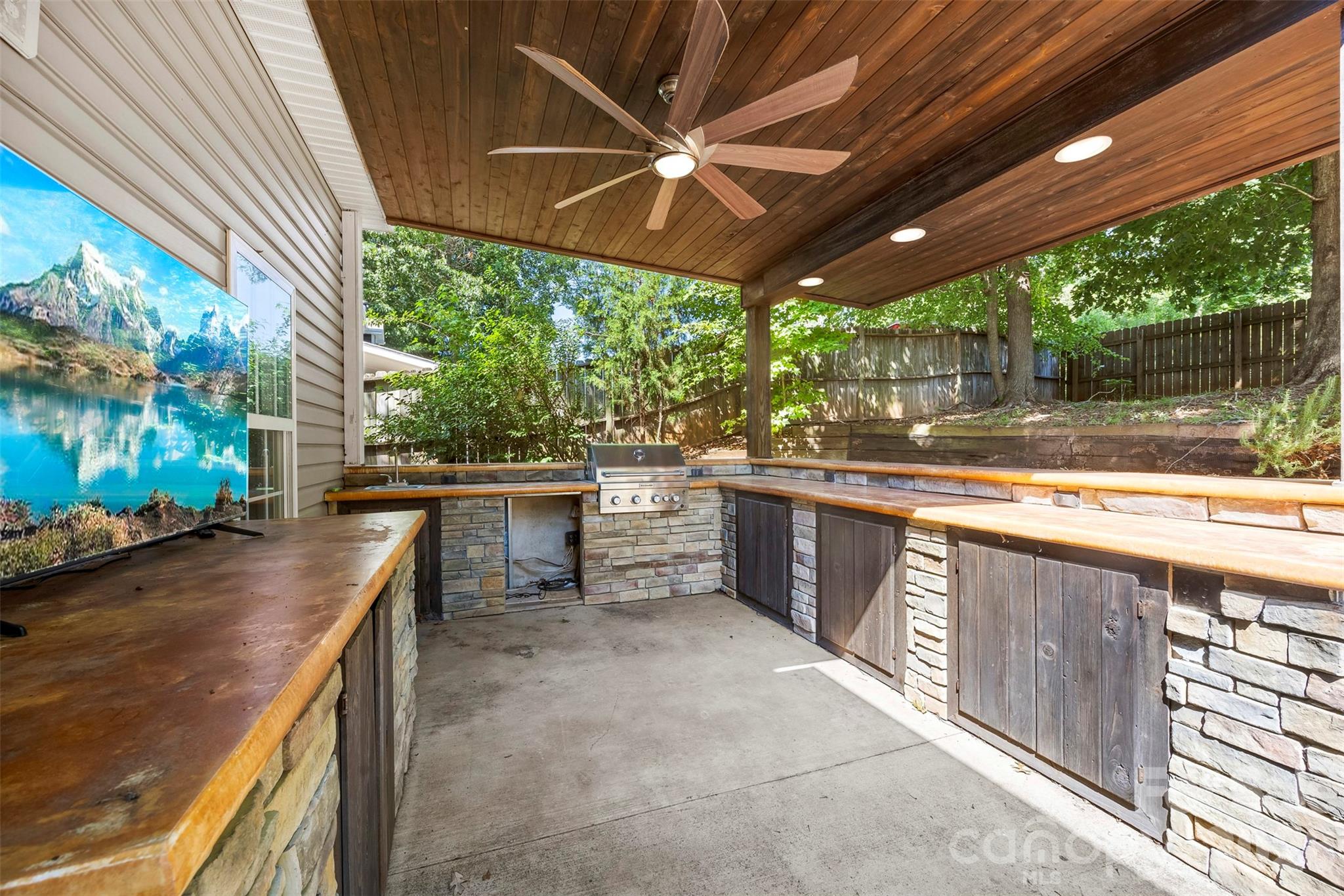 8011 Maxwelton Drive — Huntersville