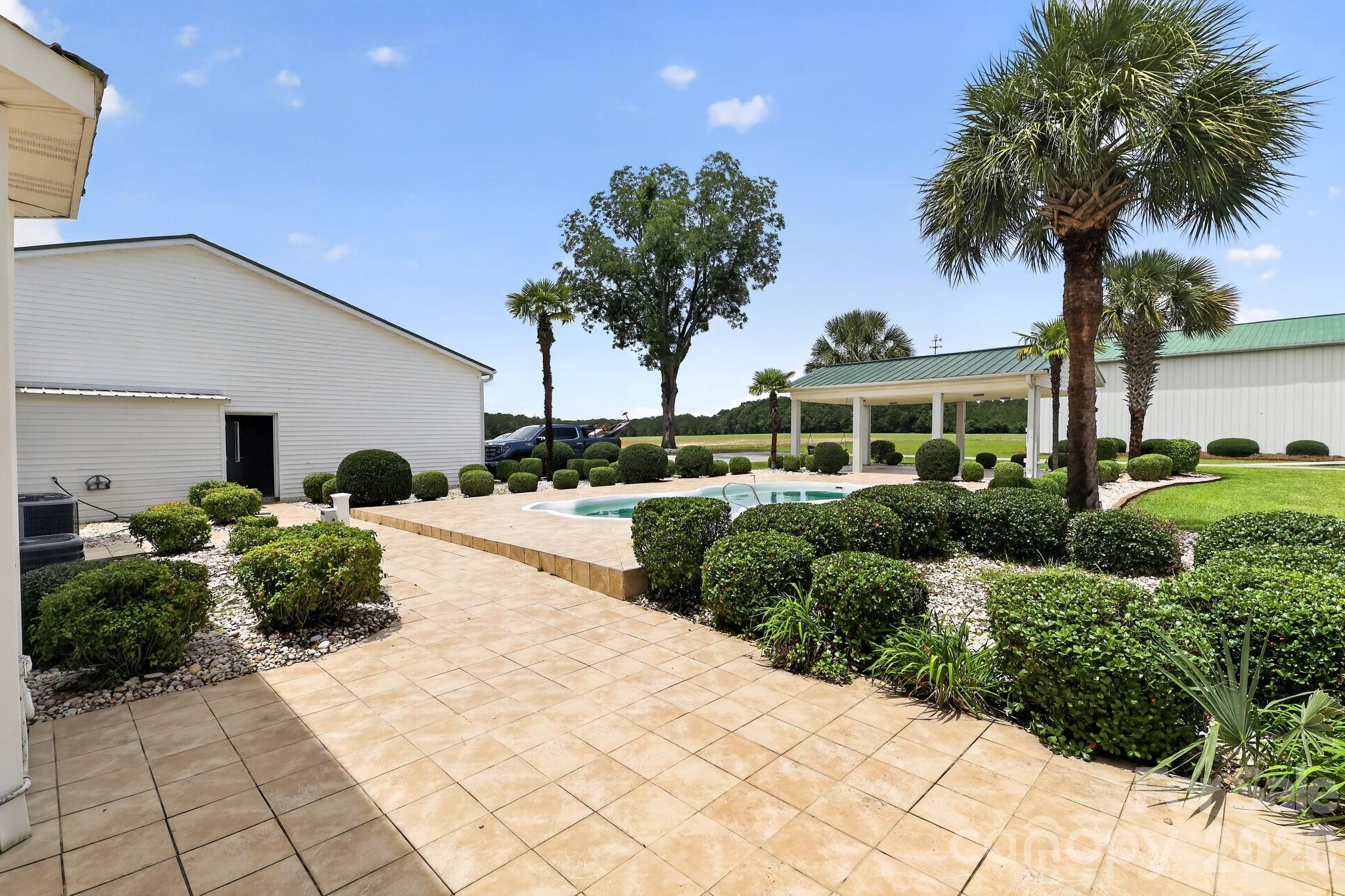 450 Bull Swamp Road — St. Matthews