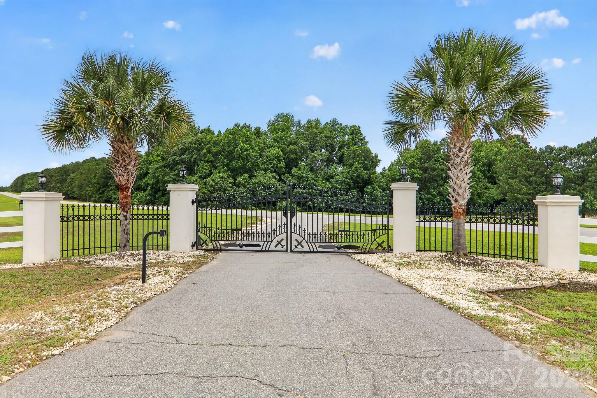 450 Bull Swamp Road — St. Matthews