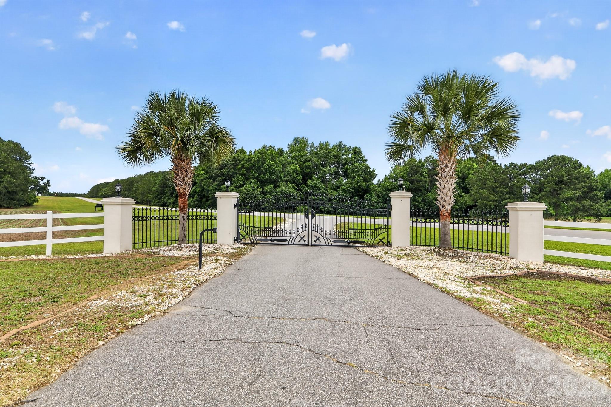 450 Bull Swamp Road — St. Matthews