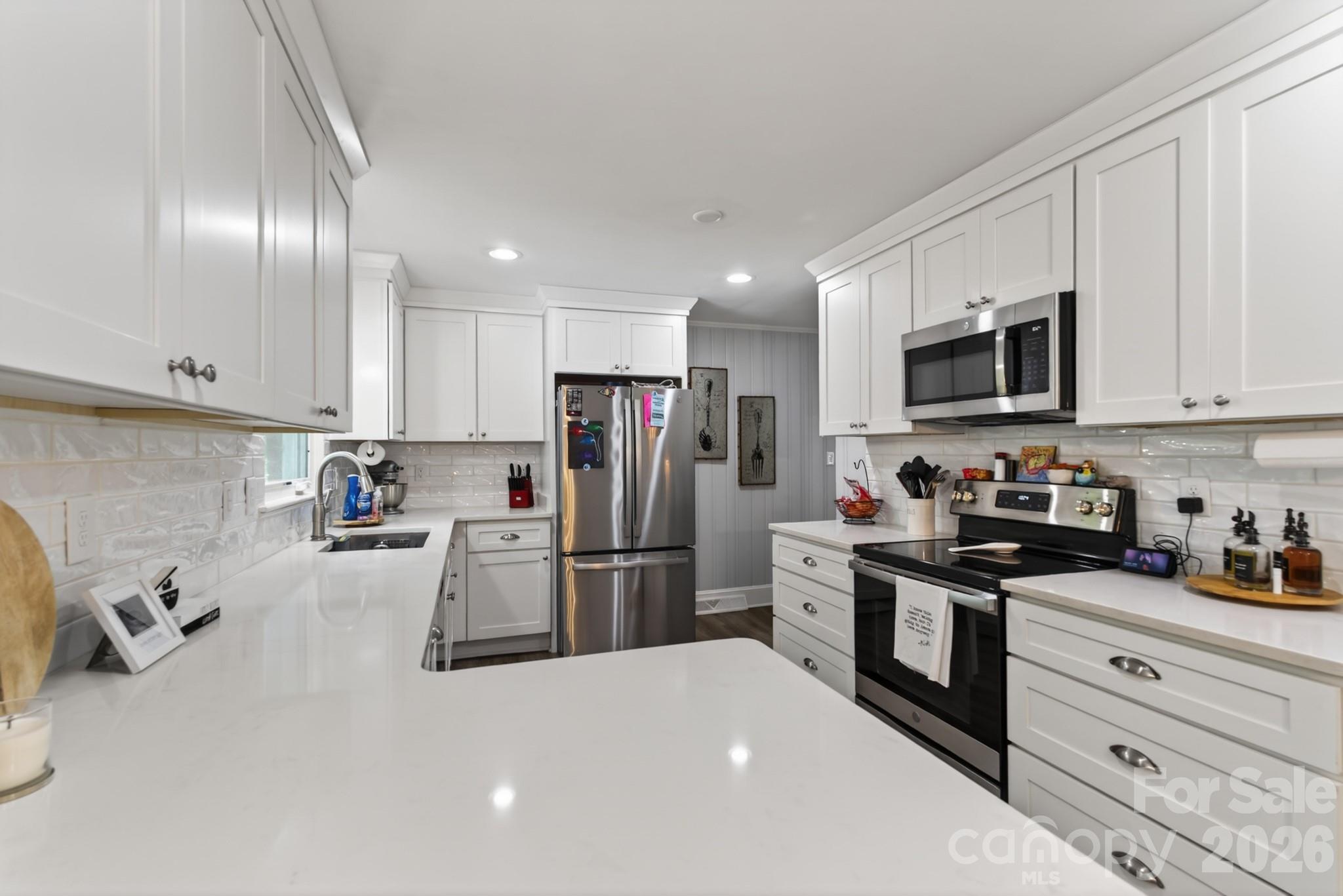 1100 Sunset Road — Cherryville
