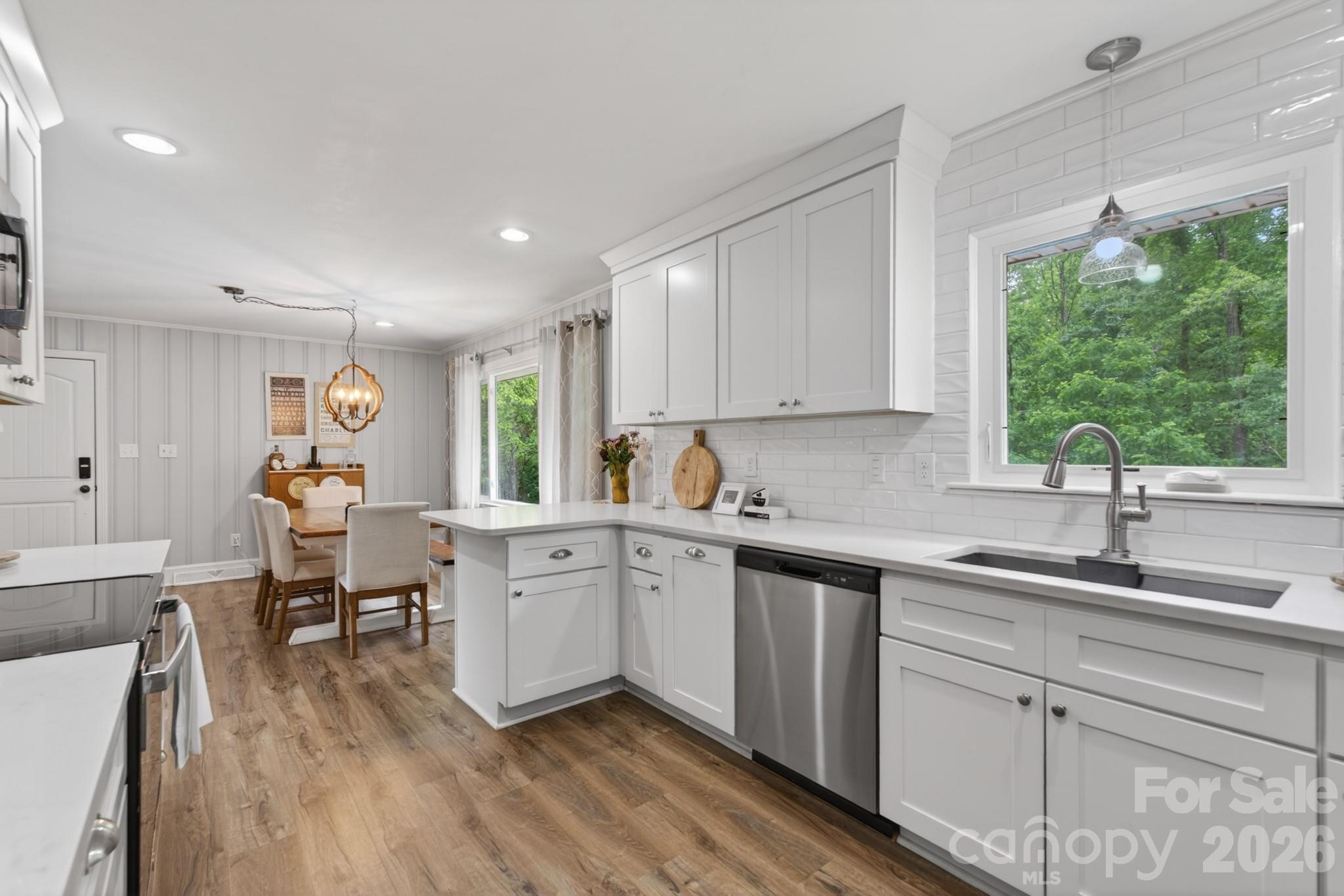 1100 Sunset Road — Cherryville