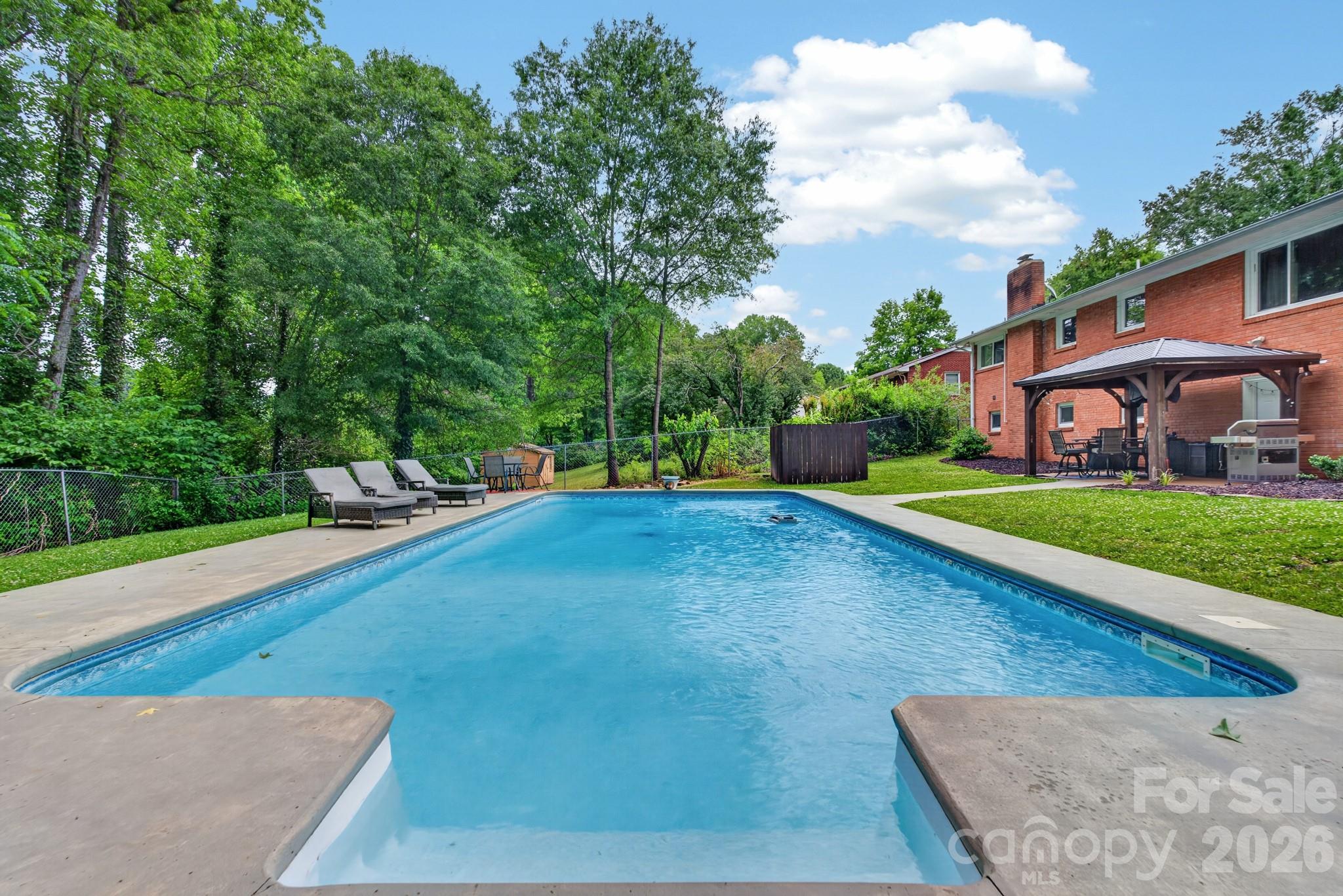 1100 Sunset Road — Cherryville