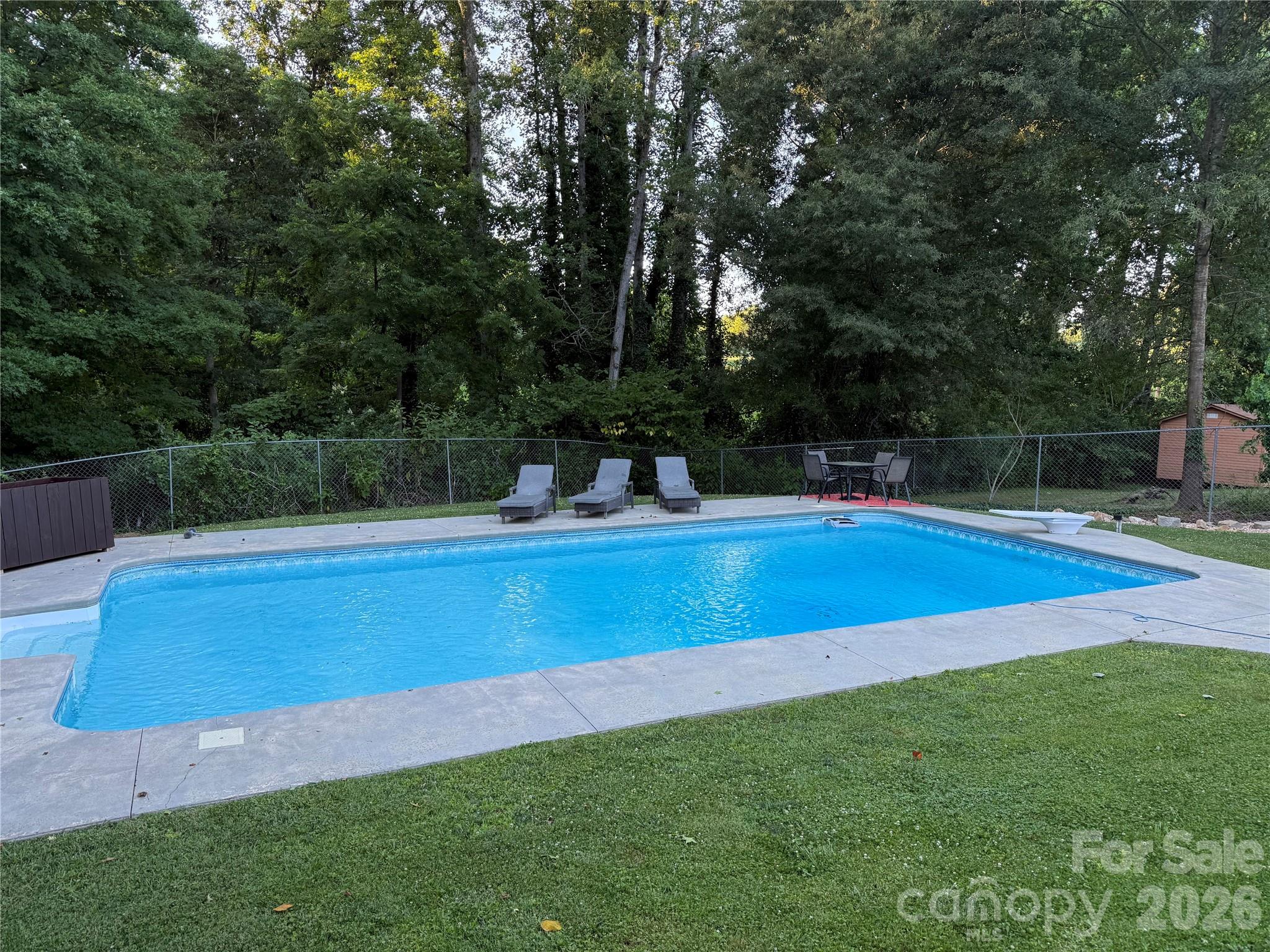 1100 Sunset Road — Cherryville