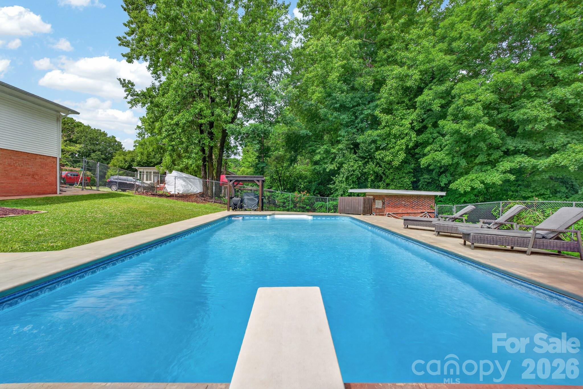 1100 Sunset Road — Cherryville
