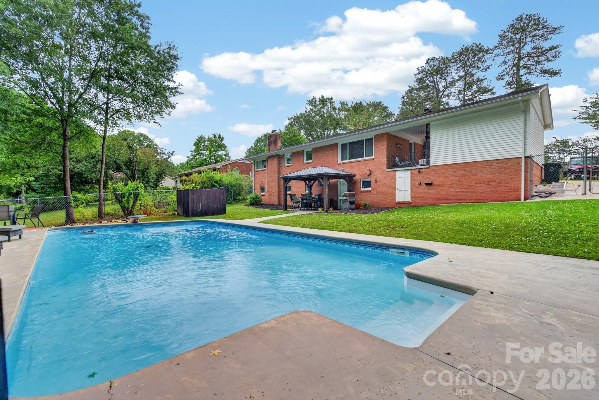 1100 Sunset Road — Cherryville