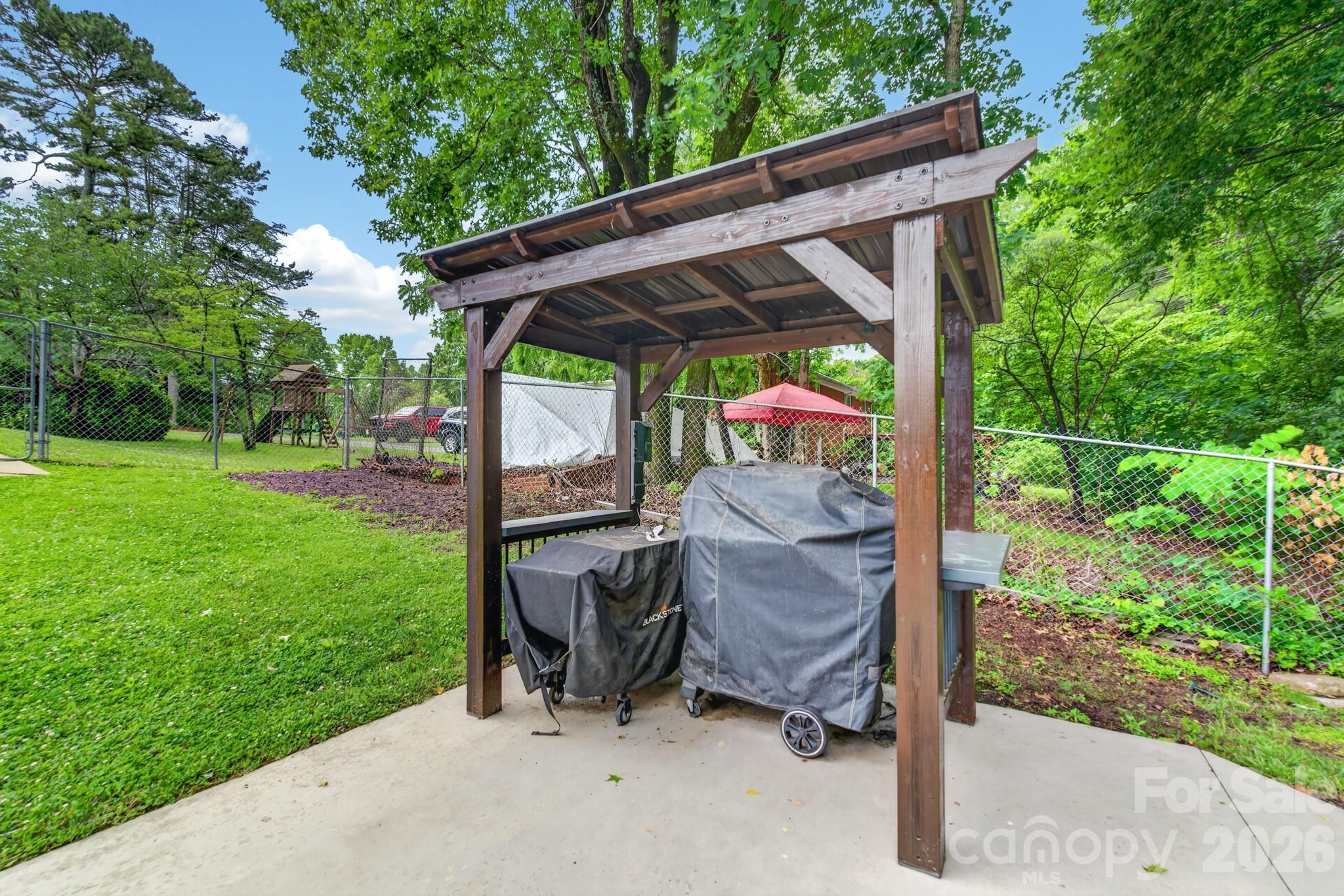 1100 Sunset Road — Cherryville