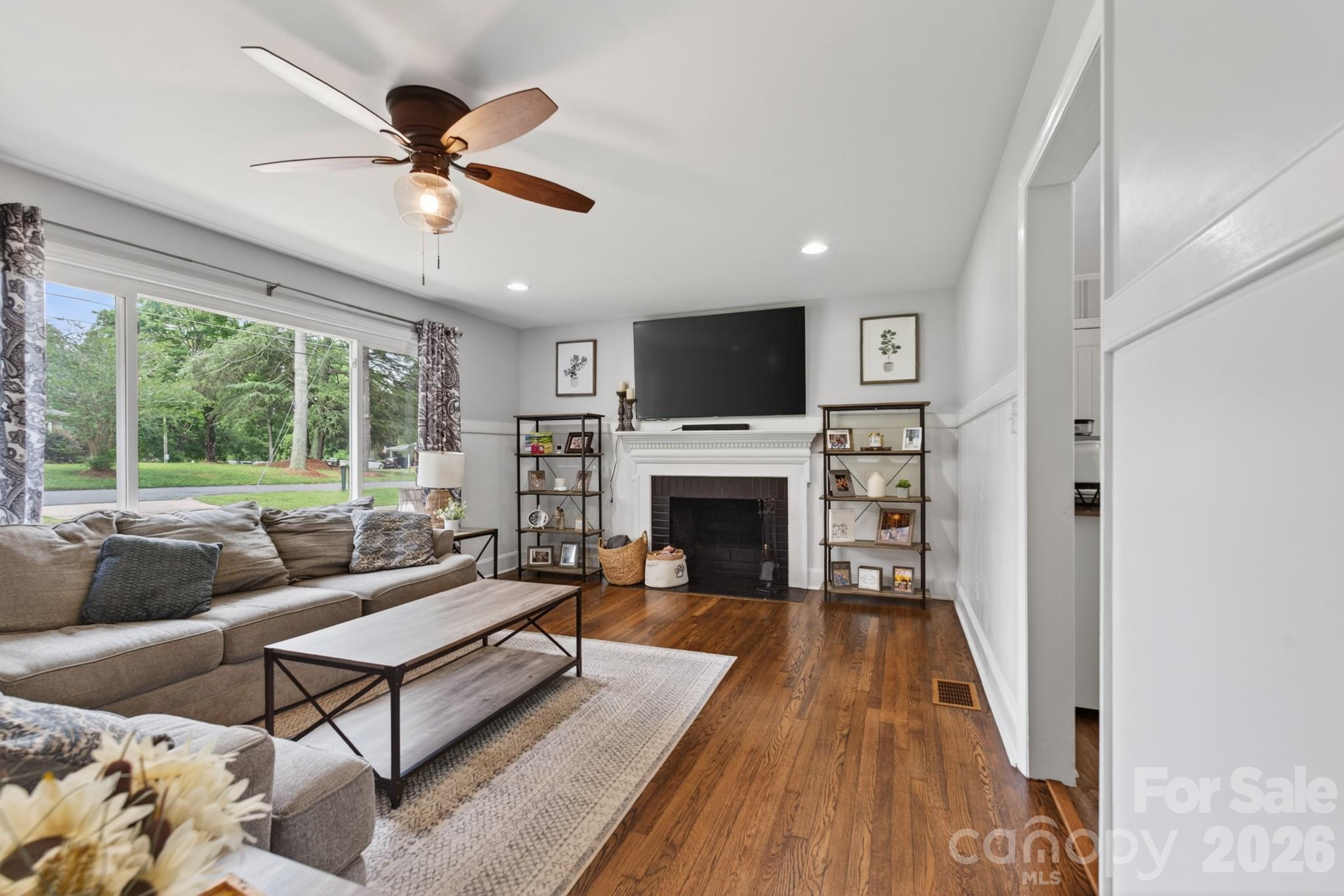 1100 Sunset Road — Cherryville