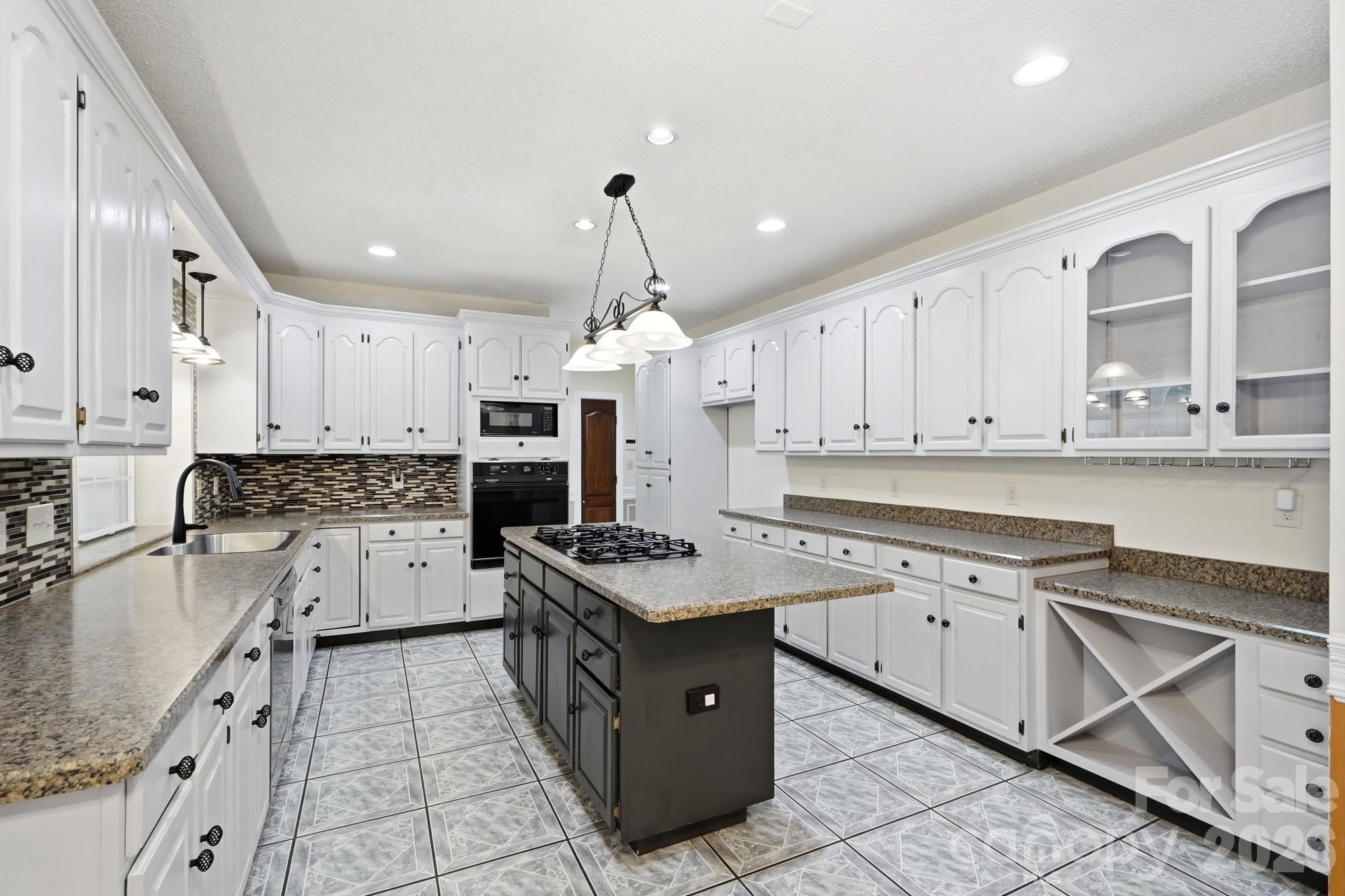 12816 Hidden Hills Lane — Mint Hill