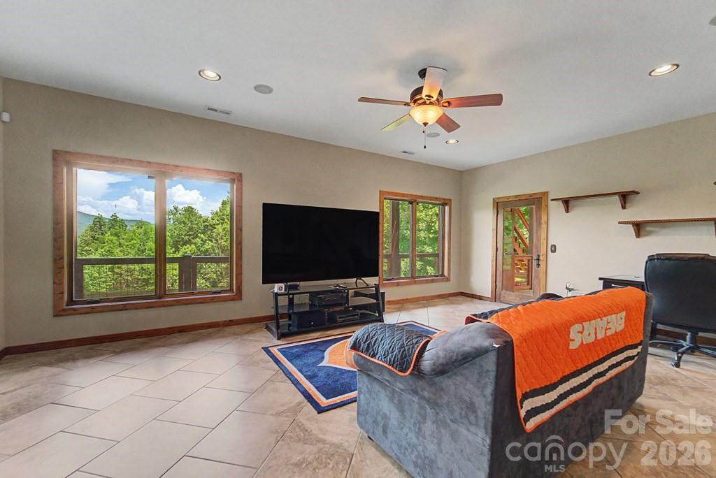 346 Torwood Lane — Whittier
