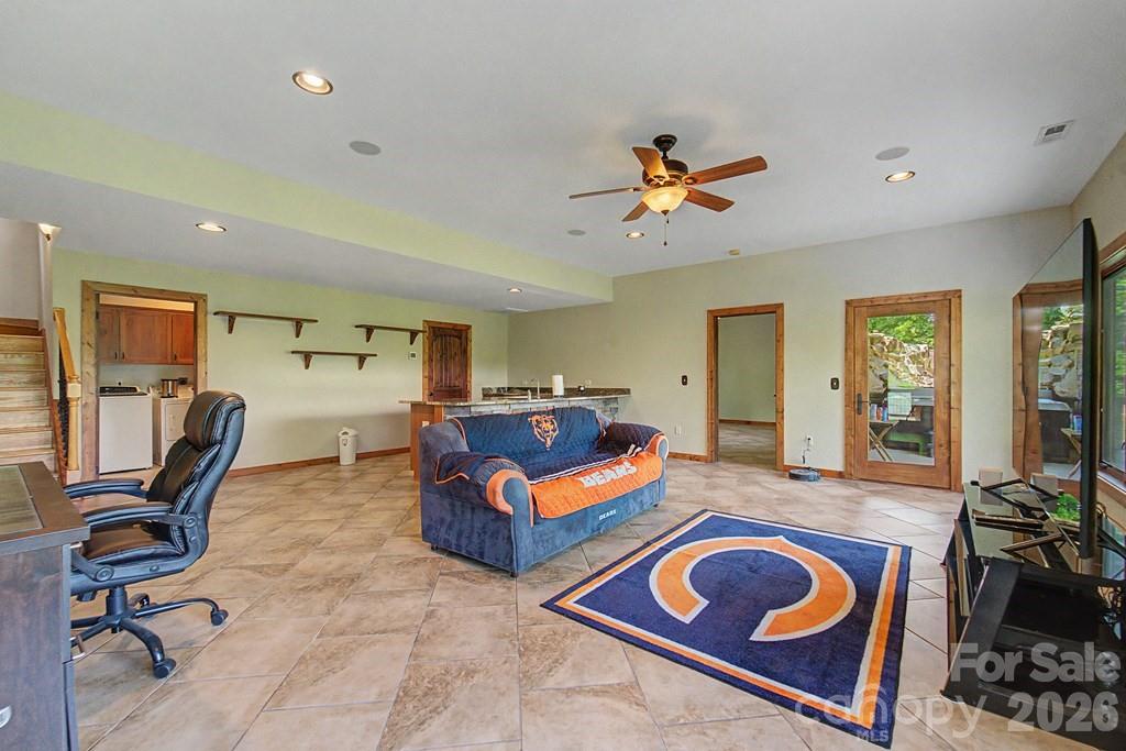 346 Torwood Lane — Whittier