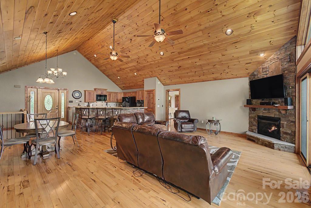 346 Torwood Lane — Whittier