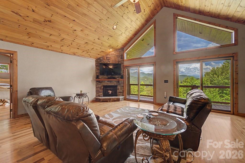 346 Torwood Lane — Whittier