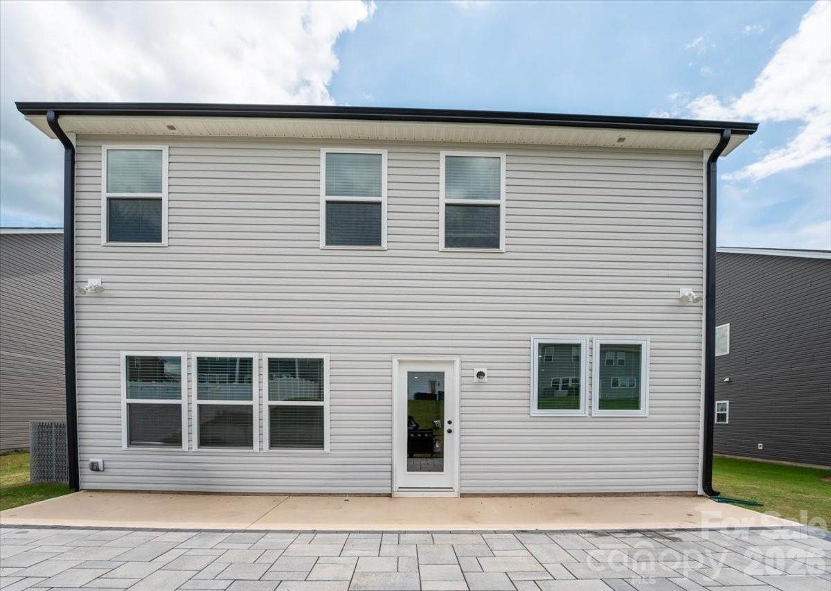 144 Stonewater Drive — Oakboro