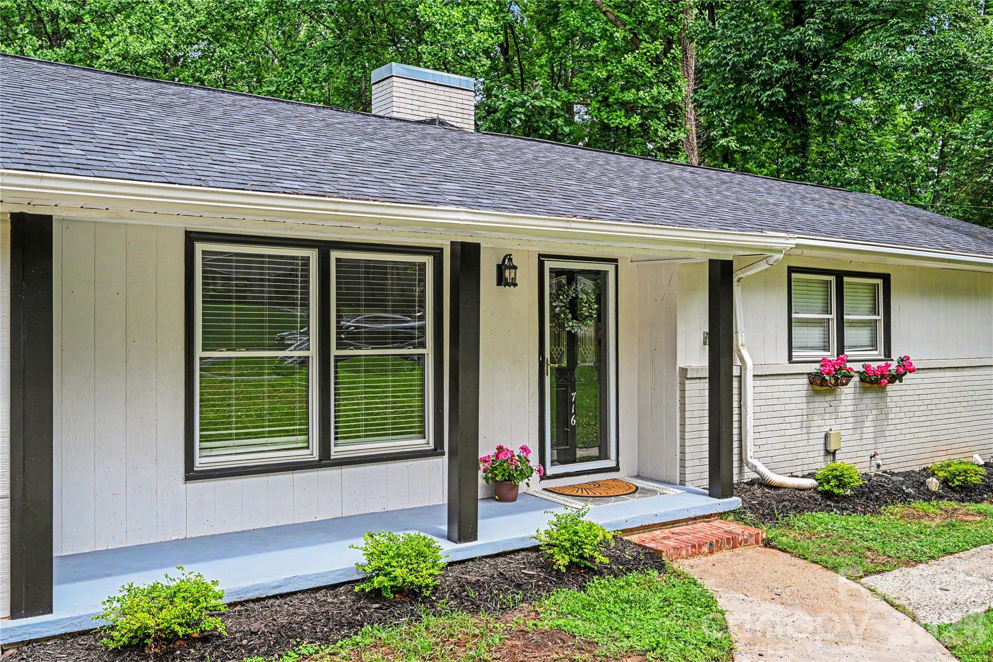 716 Grandview Drive NE — Concord