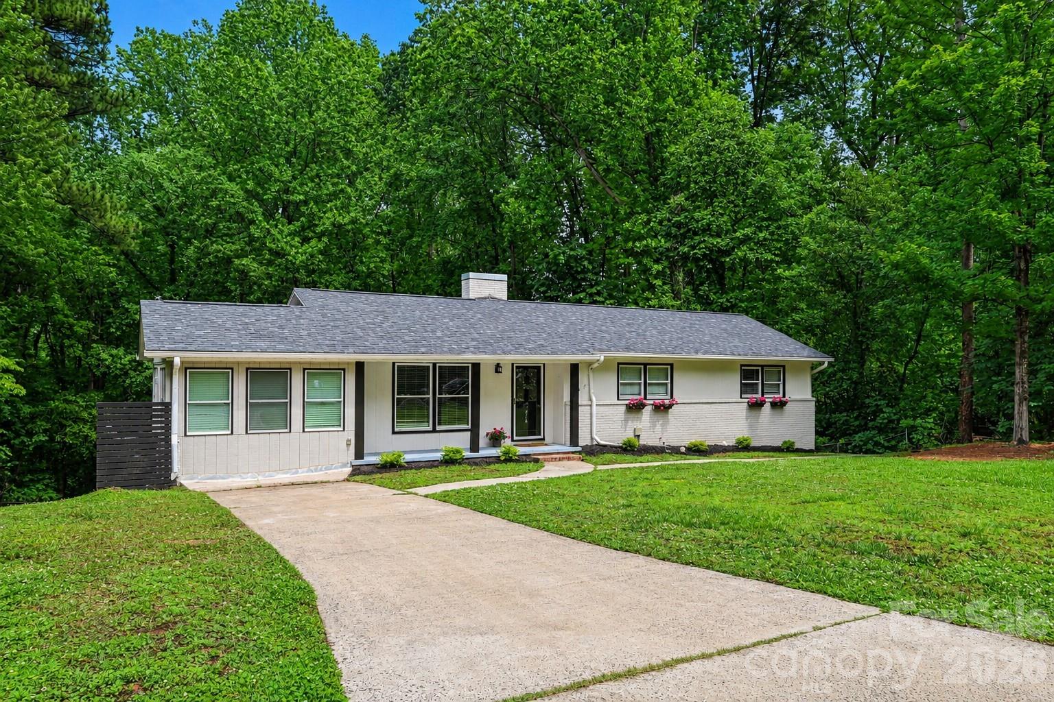 716 Grandview Drive NE — Concord