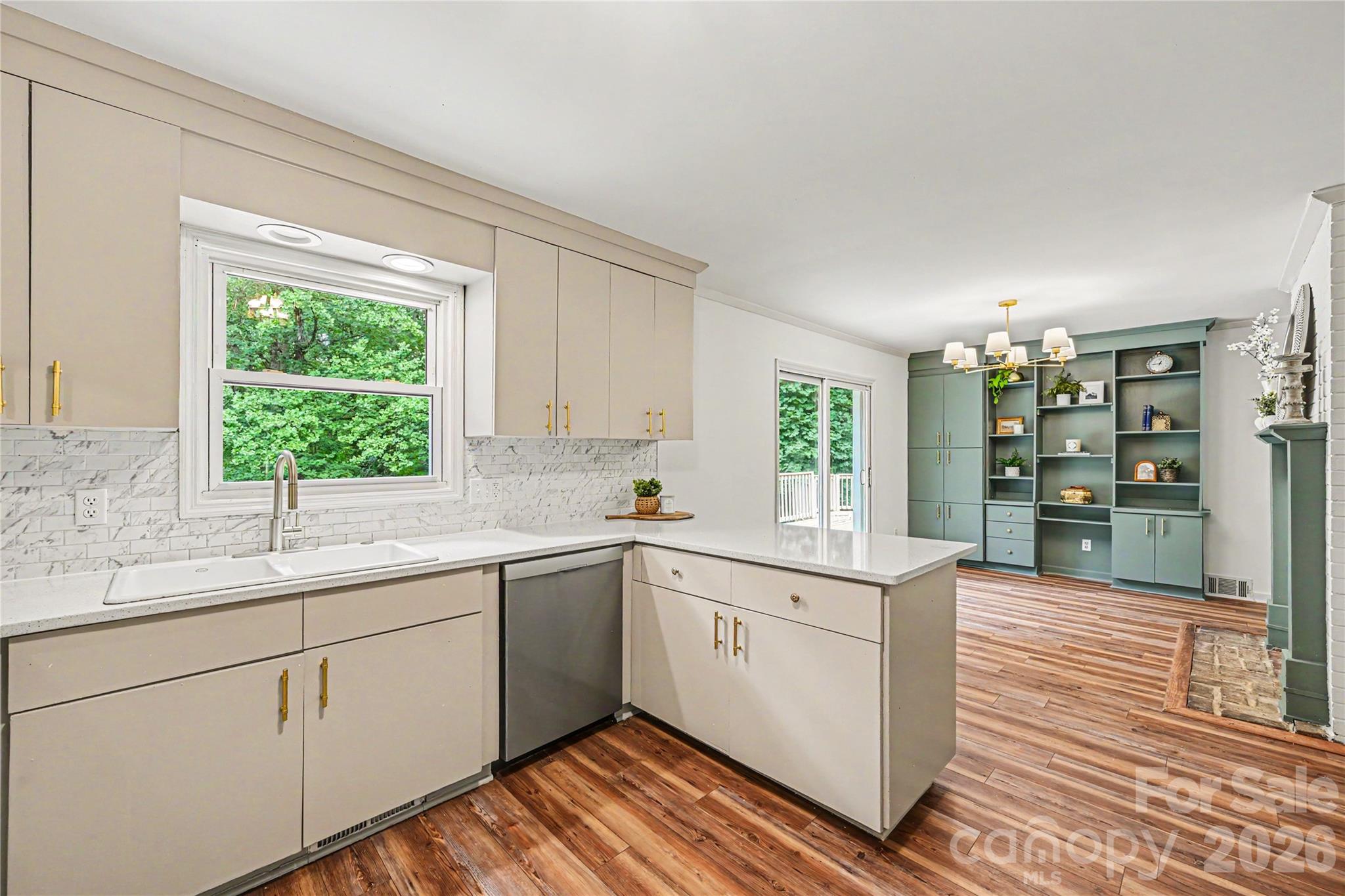 716 Grandview Drive NE — Concord