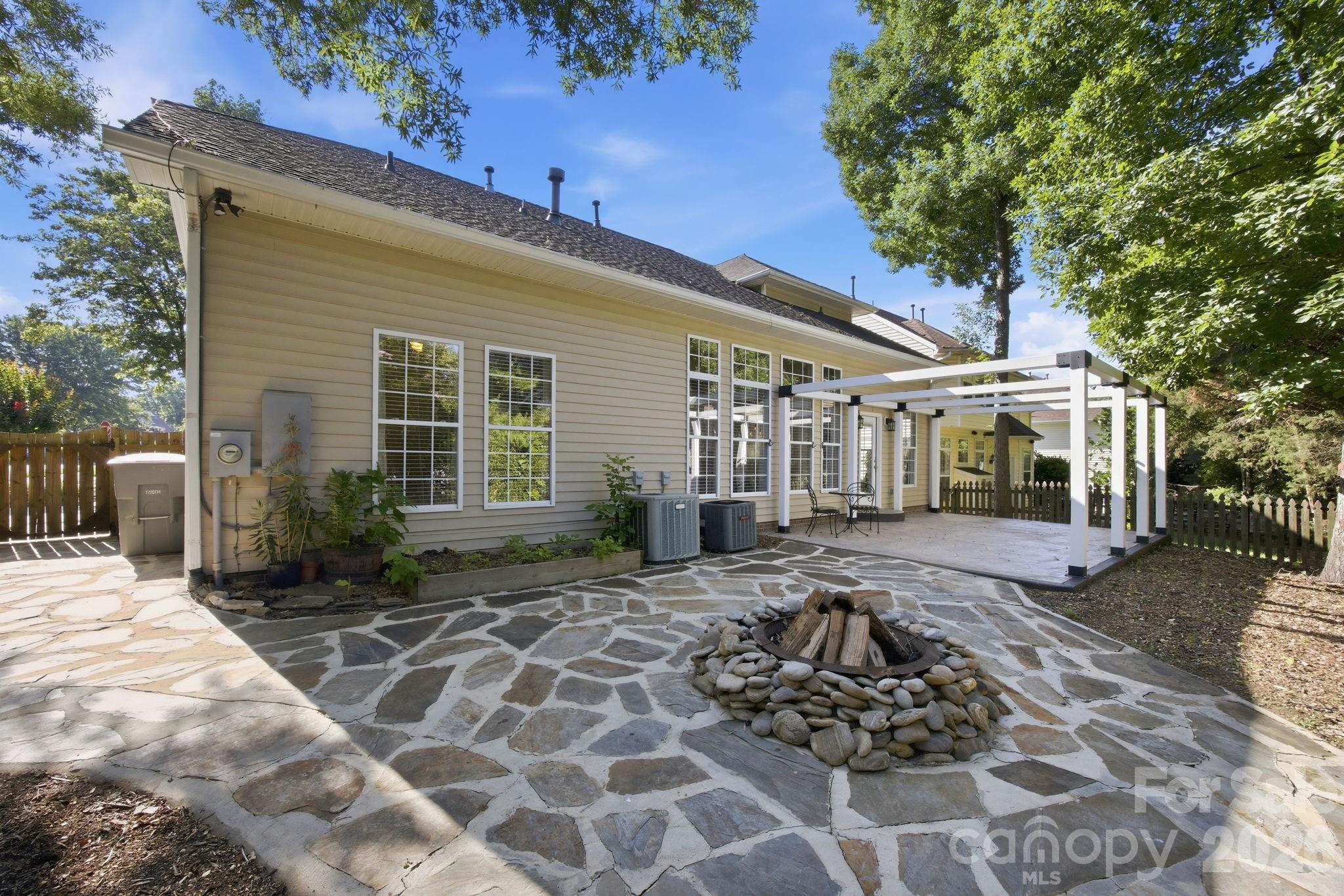 10900 Owl Nest Lane — Charlotte