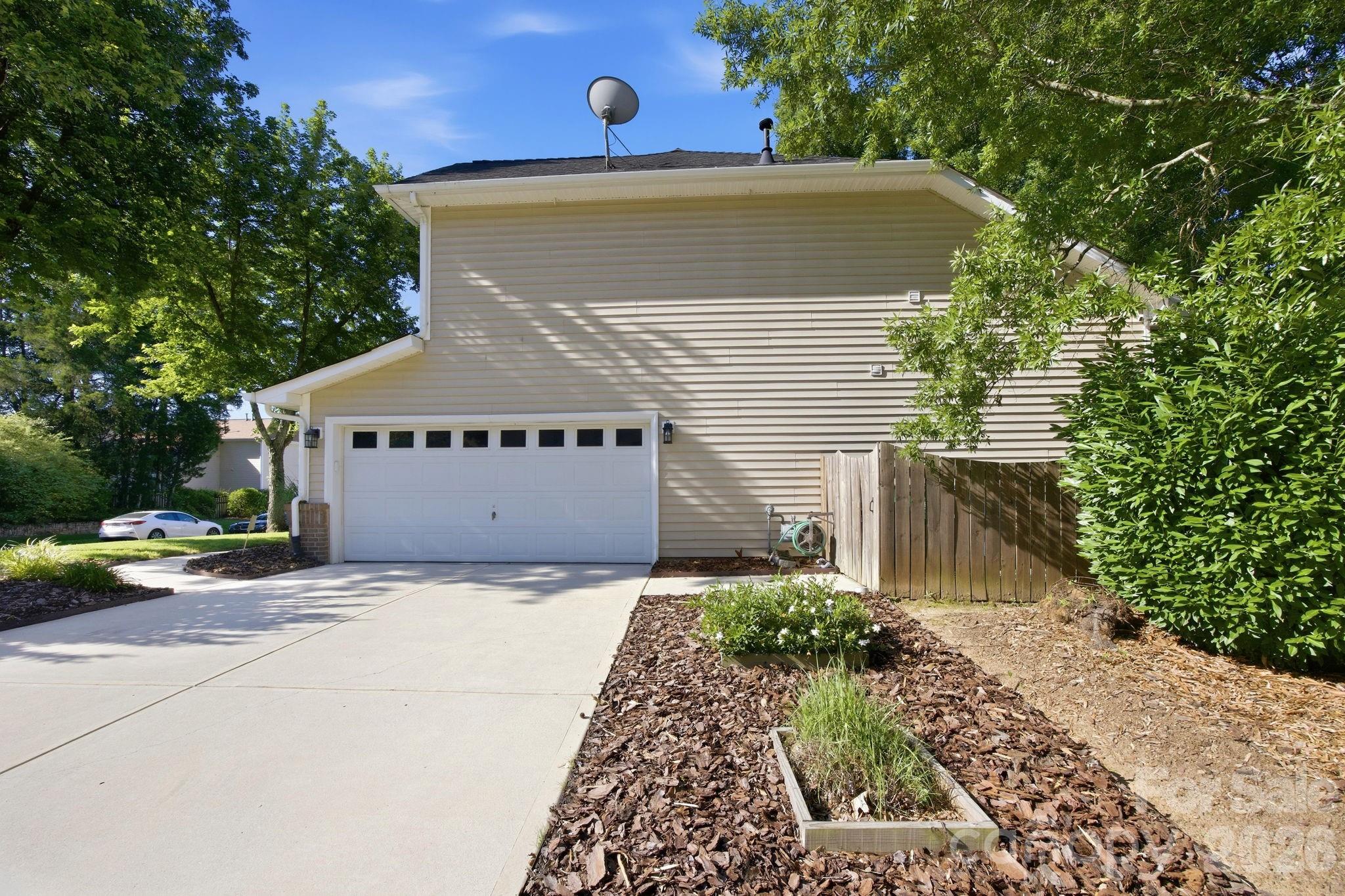 10900 Owl Nest Lane — Charlotte