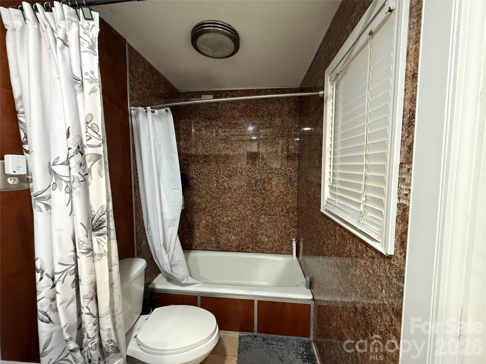 1130 16th Avenue NW — Hickory
