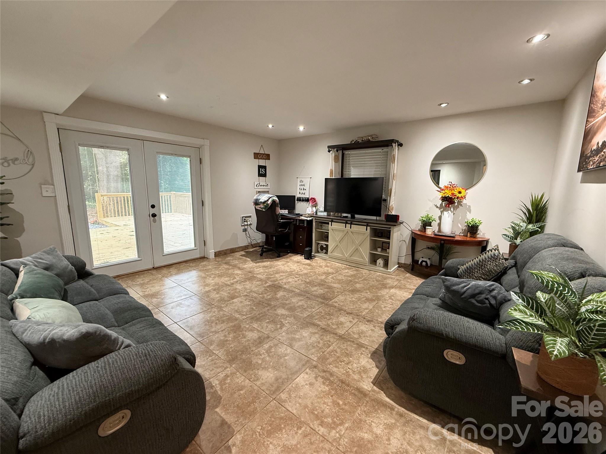1130 16th Avenue NW — Hickory