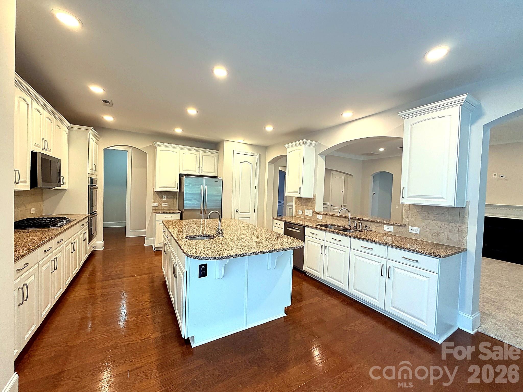 6812 S Creek Road — Charlotte