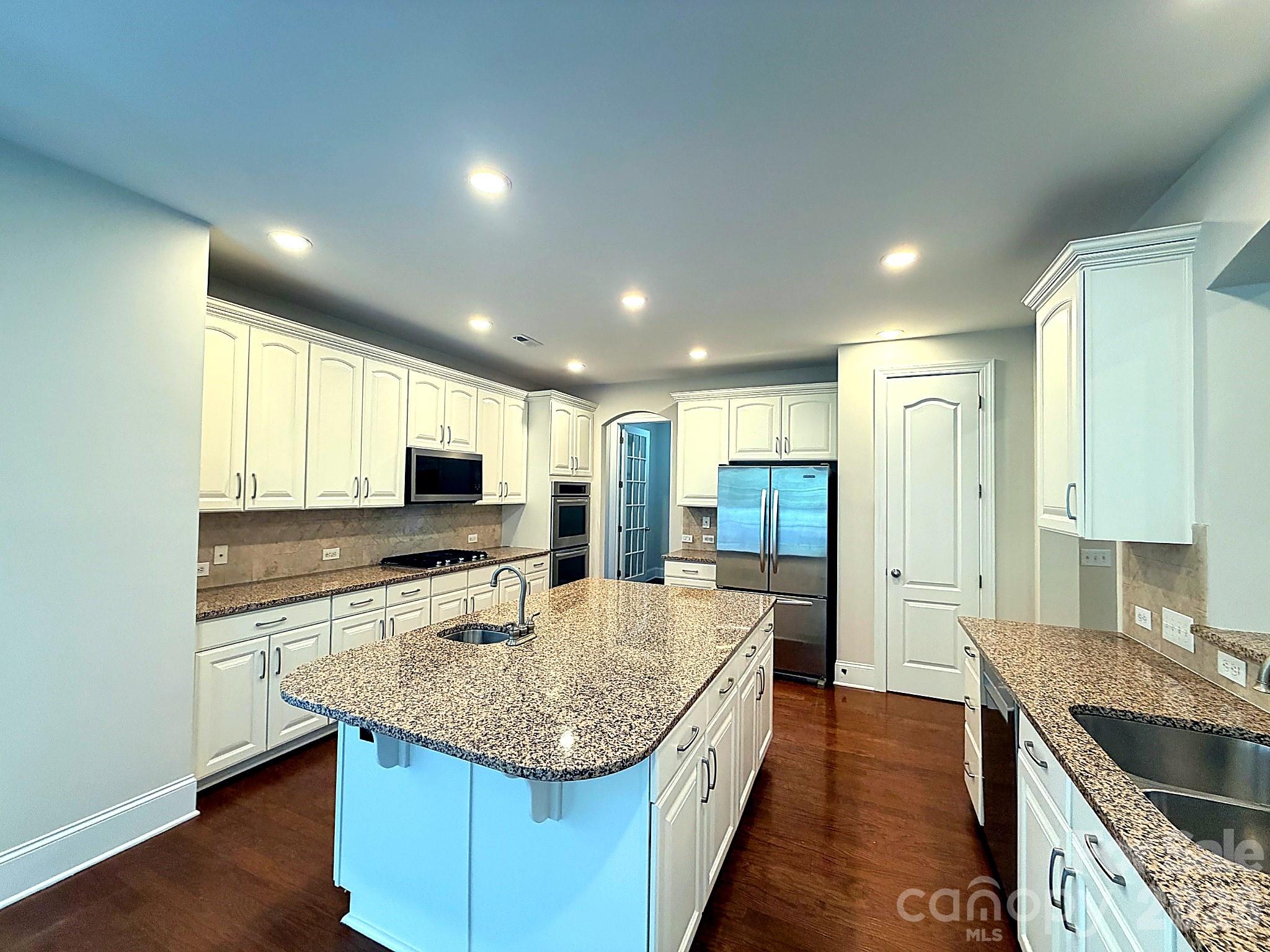 6812 S Creek Road — Charlotte