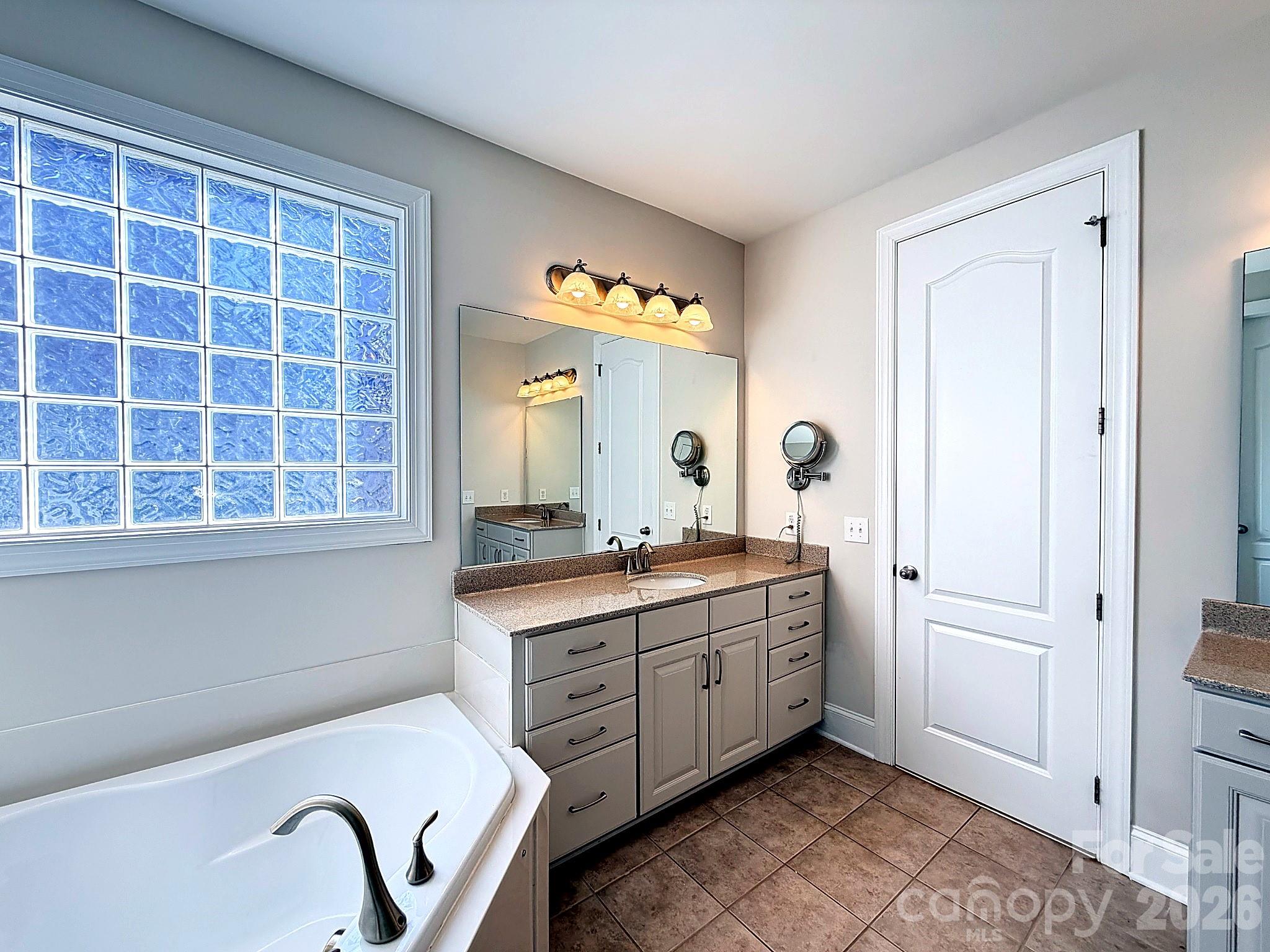 6812 S Creek Road — Charlotte