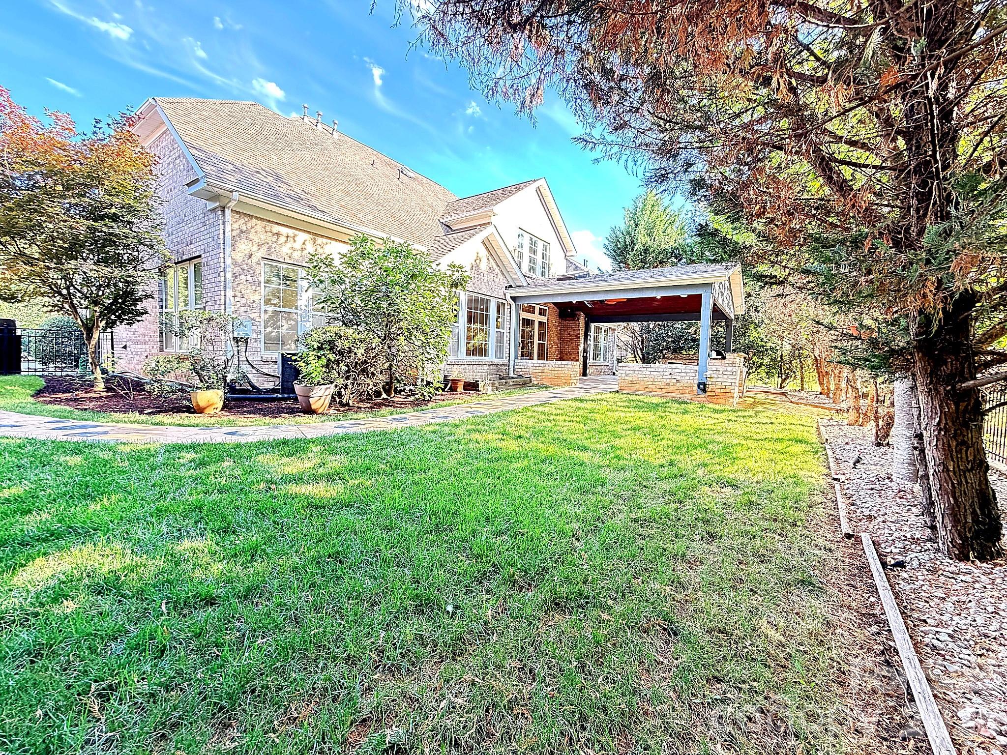 6812 S Creek Road — Charlotte