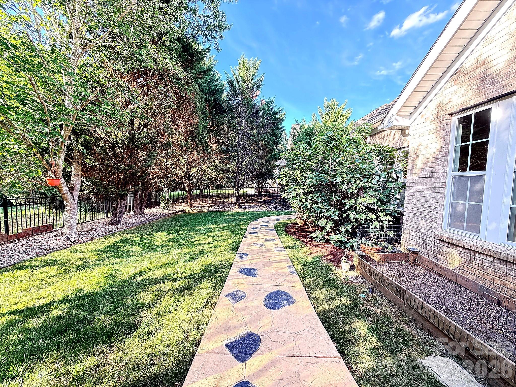6812 S Creek Road — Charlotte