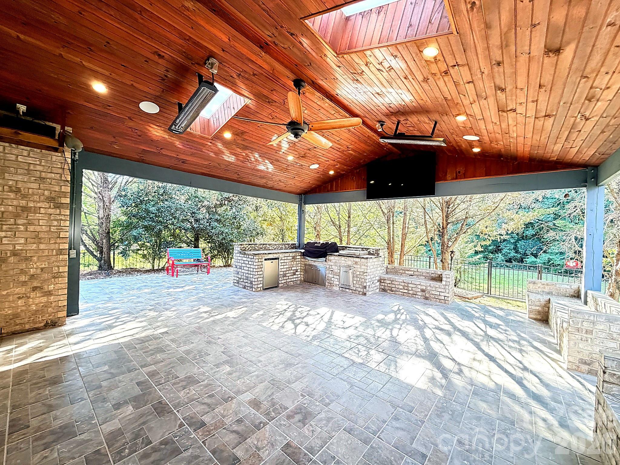 6812 S Creek Road — Charlotte