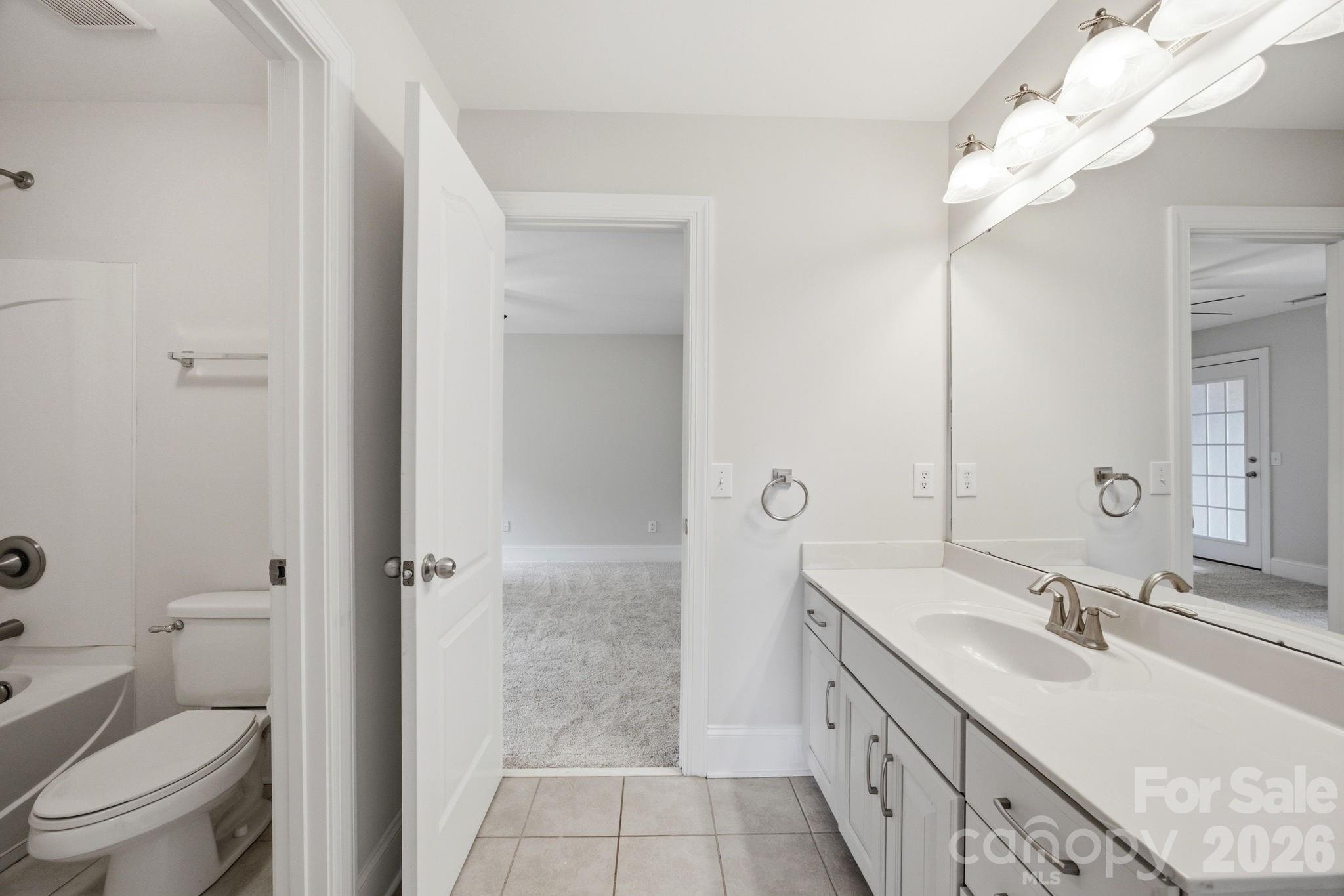6812 S Creek Road — Charlotte