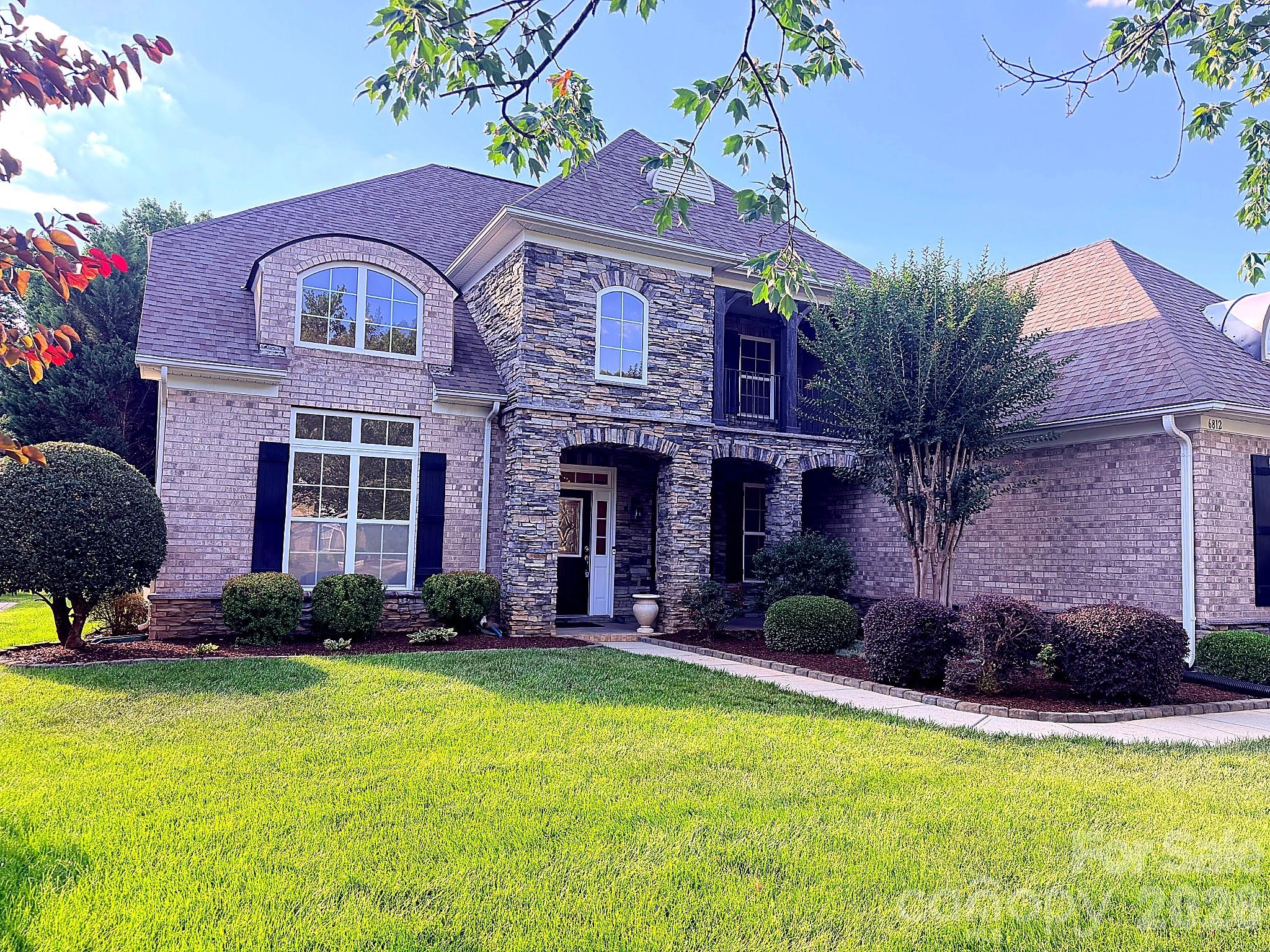 6812 S Creek Road — Charlotte