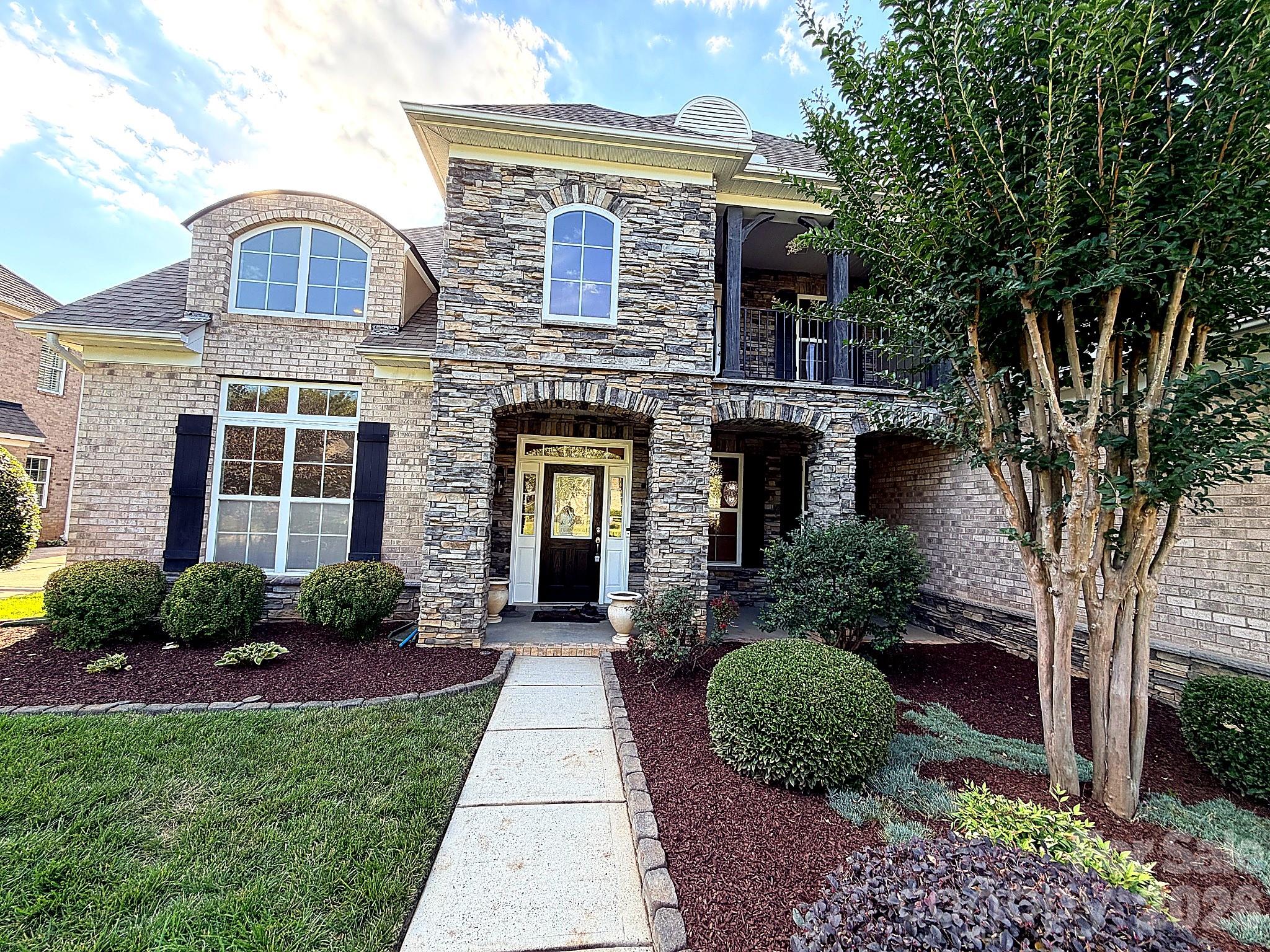 6812 S Creek Road — Charlotte