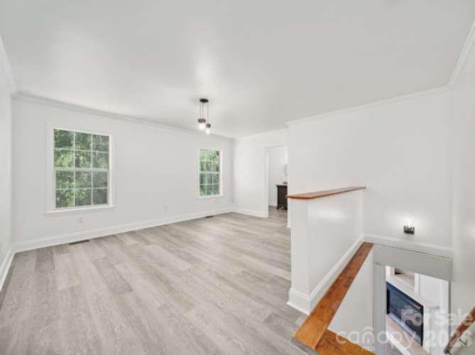 308 Browntown Road — Leicester