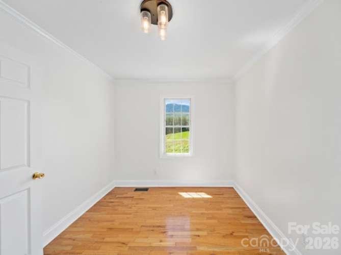 308 Browntown Road — Leicester