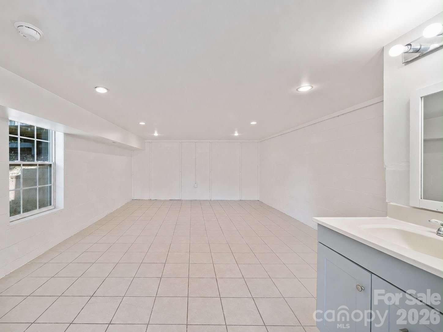 308 Browntown Road — Leicester