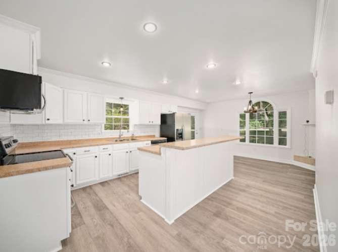 308 Browntown Road — Leicester
