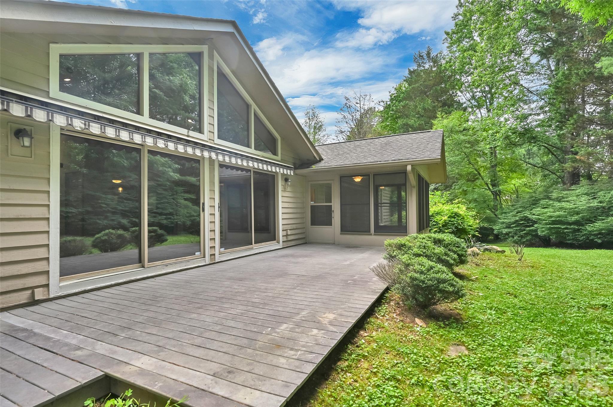 300 Ethan Pond Way — Hendersonville