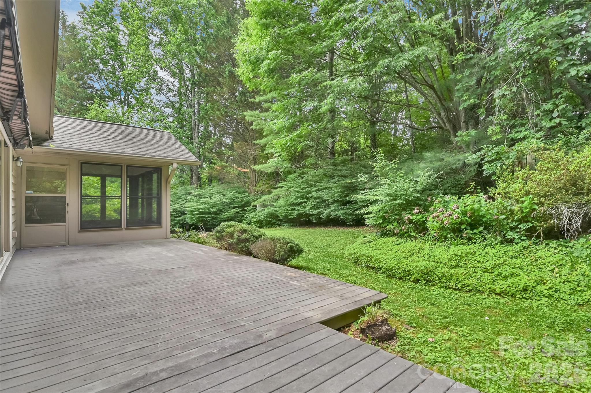 300 Ethan Pond Way — Hendersonville