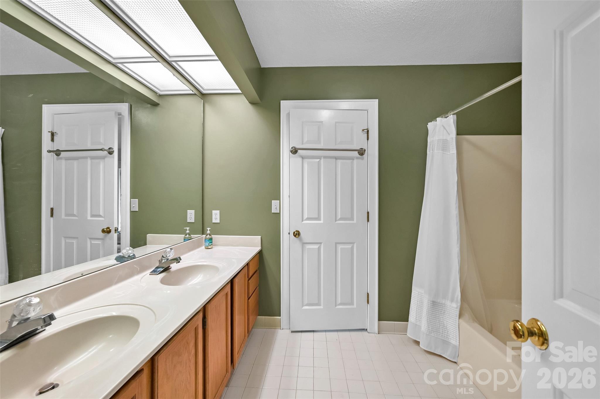 300 Ethan Pond Way — Hendersonville