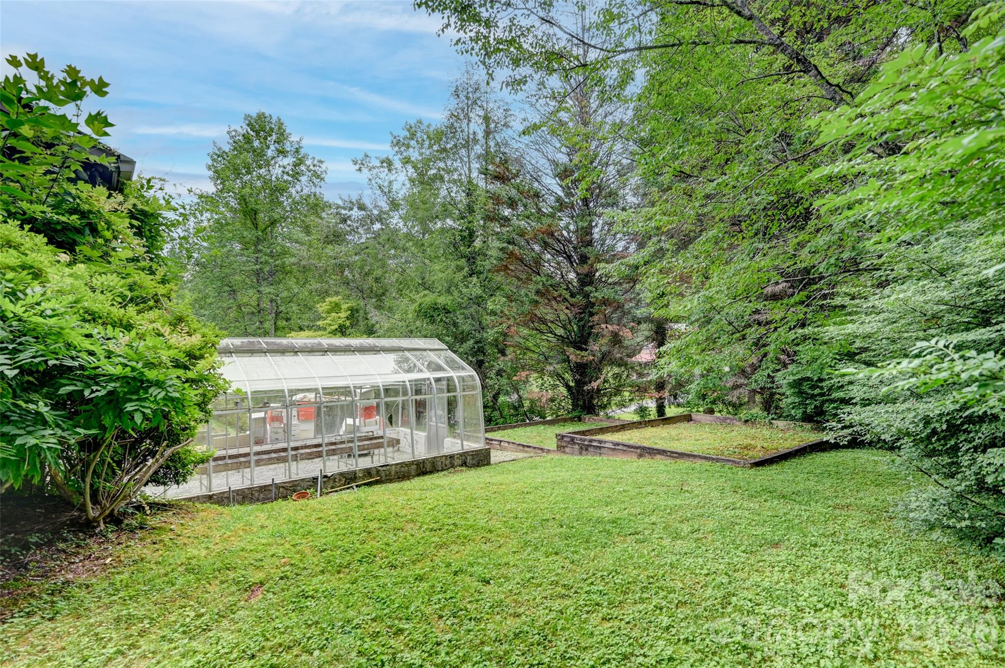 300 Ethan Pond Way — Hendersonville