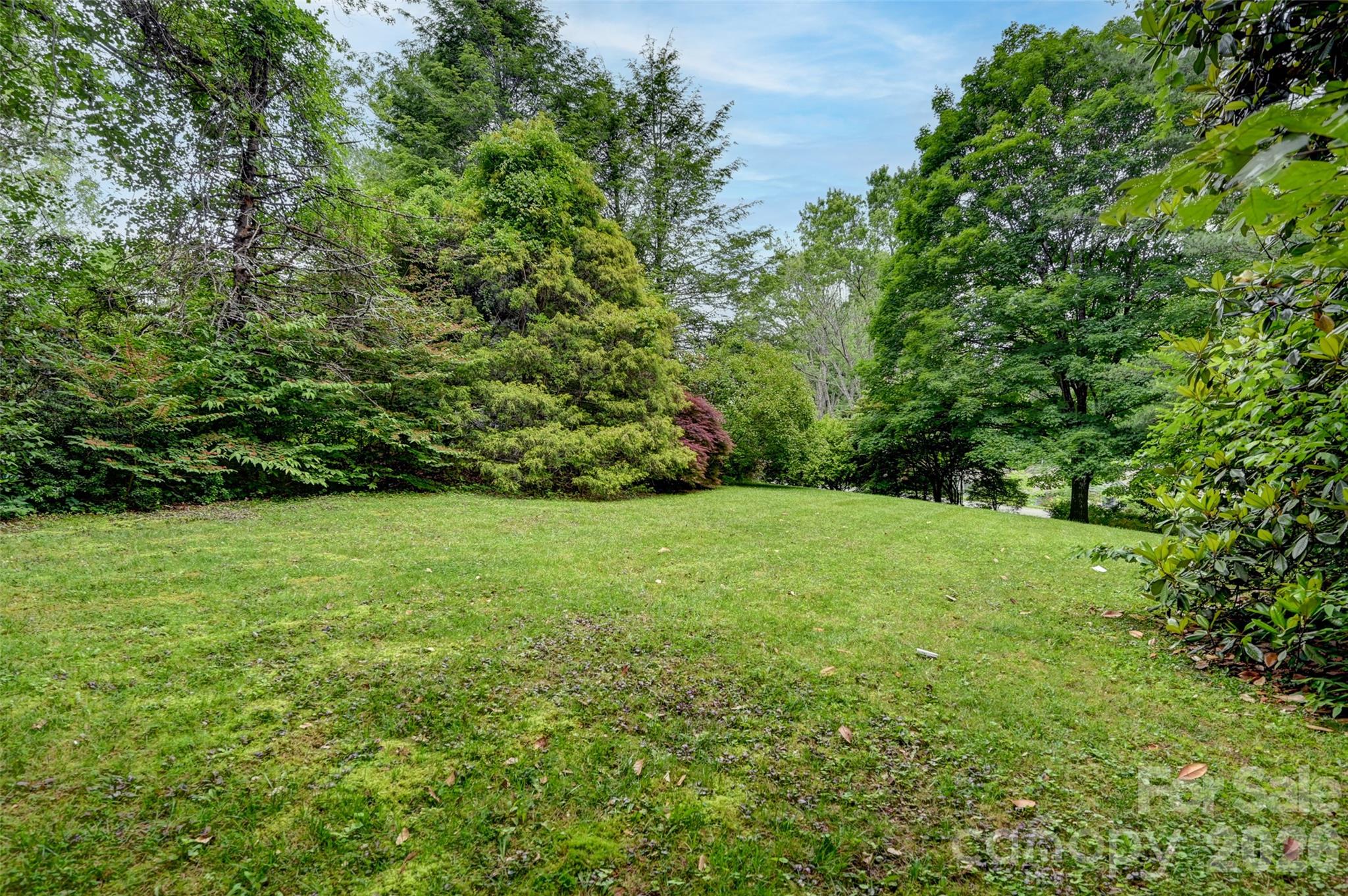 300 Ethan Pond Way — Hendersonville
