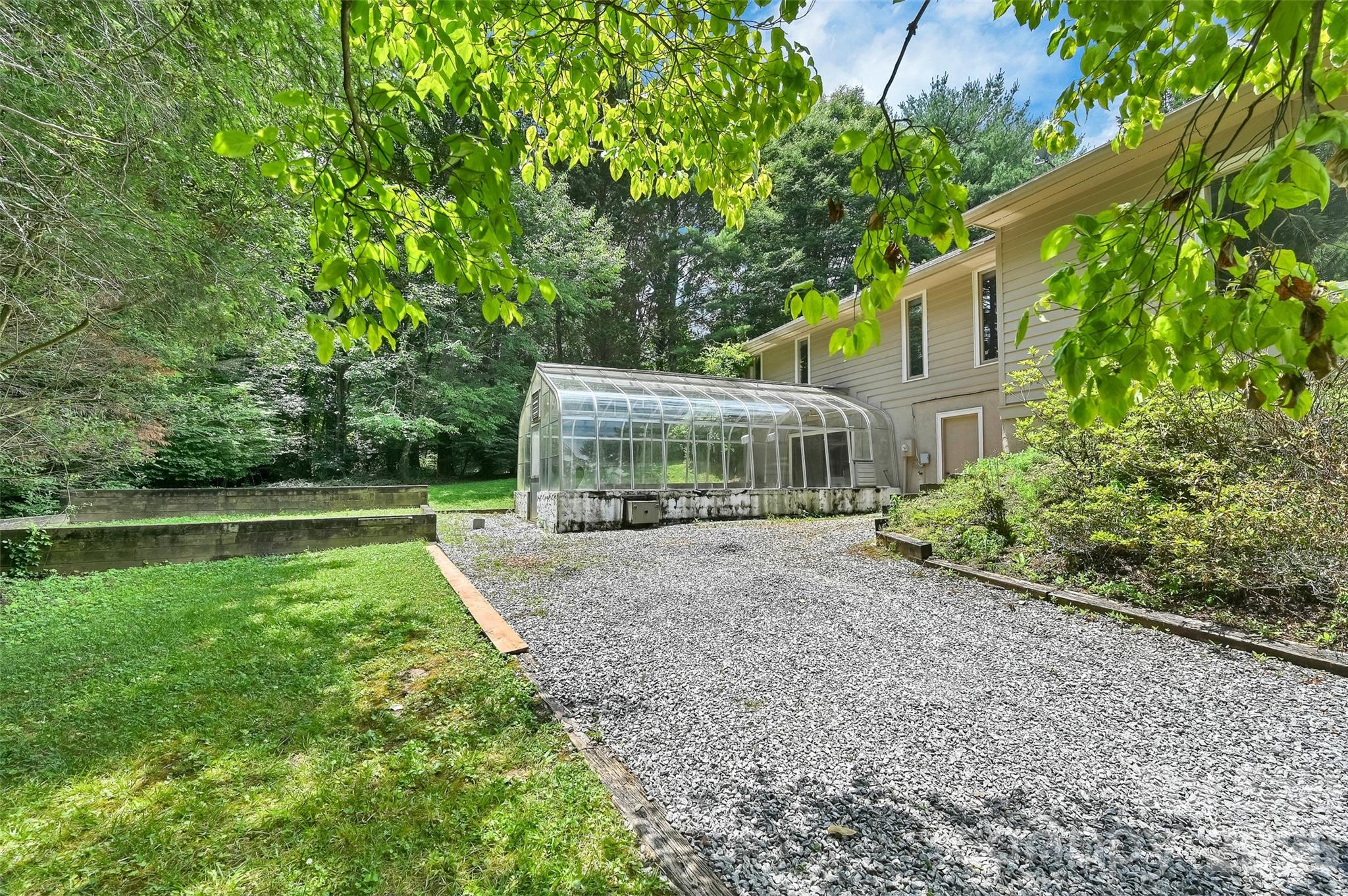 300 Ethan Pond Way — Hendersonville